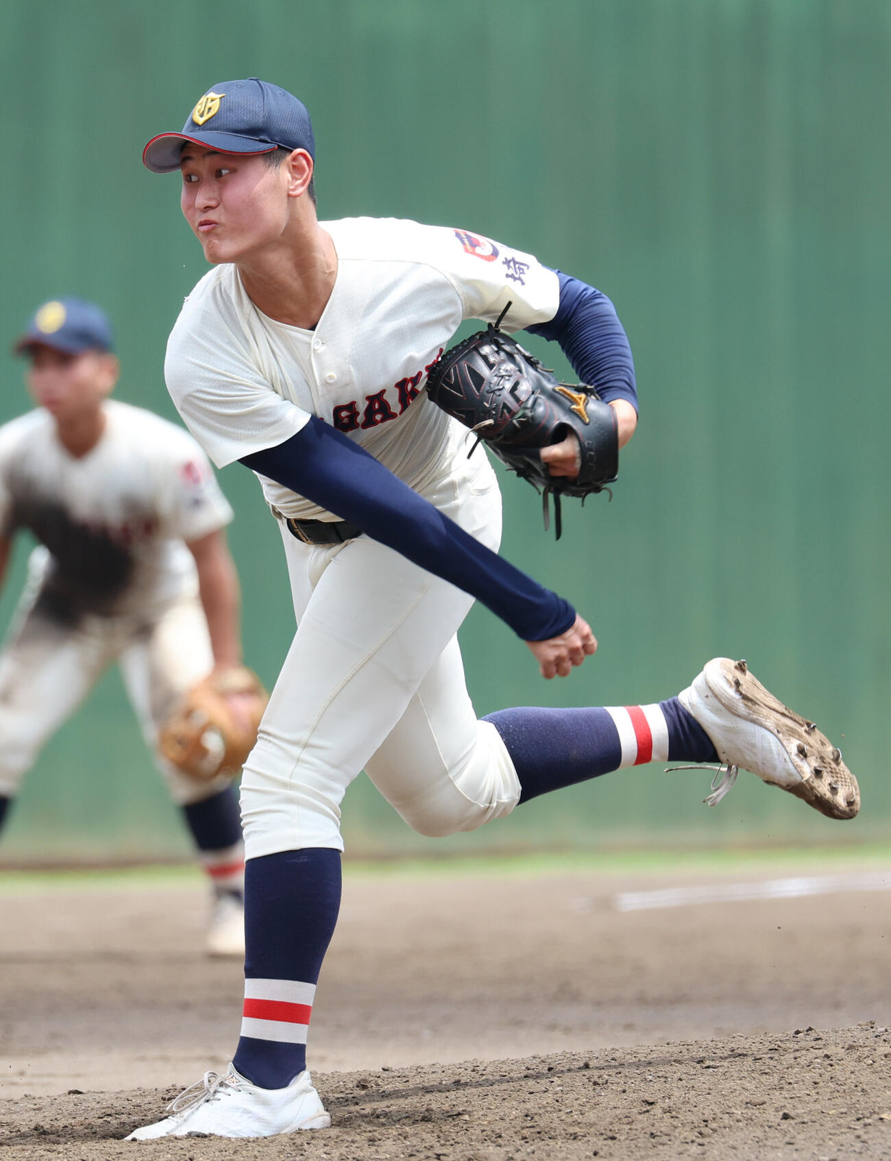 浦和学院対花咲徳栄　浦和学院3番手で登板し力投する日高創太（撮影・増田悦実）
