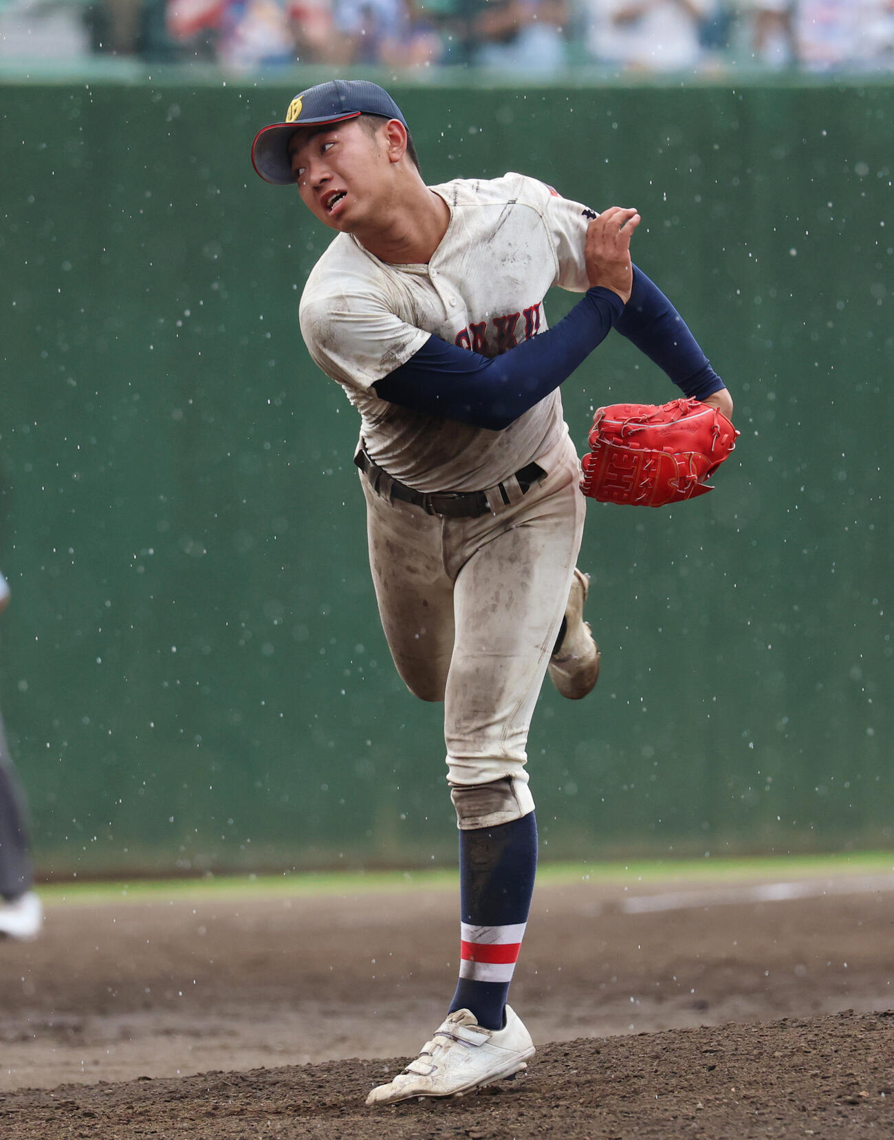浦和学院対花咲徳栄　浦和学院4番手に登板し力投する伊藤漣（撮影・増田悦実）