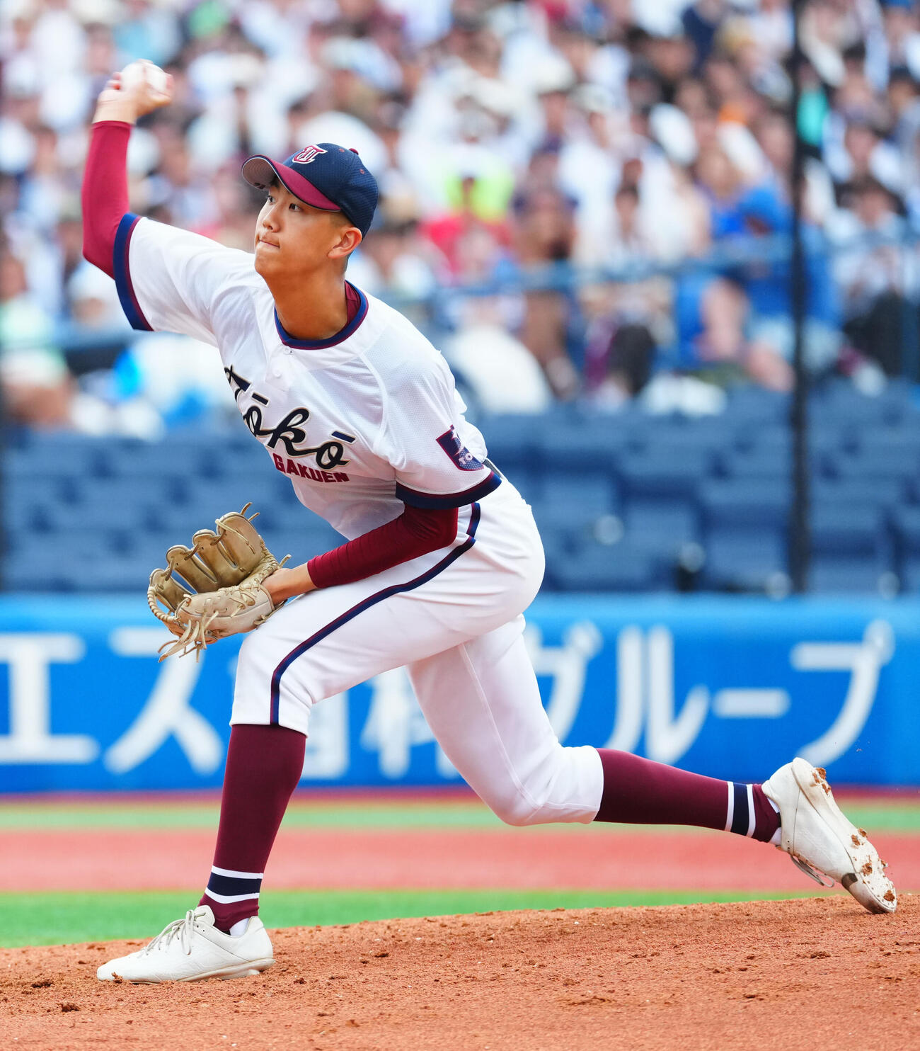 横浜対桐光学園　4回表横浜2死二塁、桐光学園2番手の伊藤佑樹（撮影・垰建太）