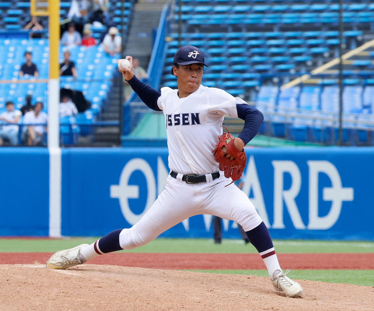 八王子実践対創価　2番手で登板した八王子実践・塚原翔太（撮影・山本朝陽）