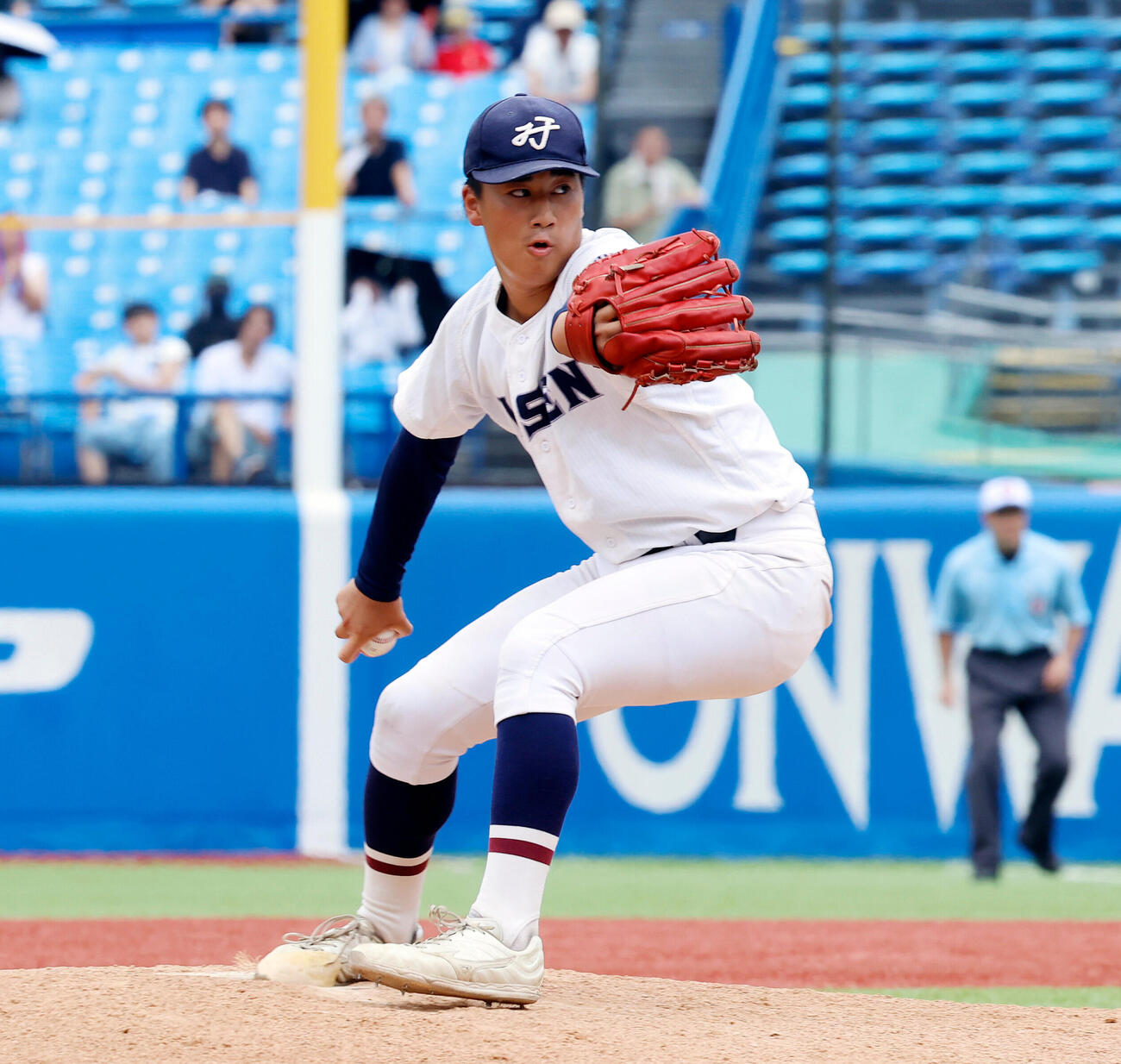 八王子実践対創価　力投する八王子実践・塚原翔太（撮影・山本朝陽）