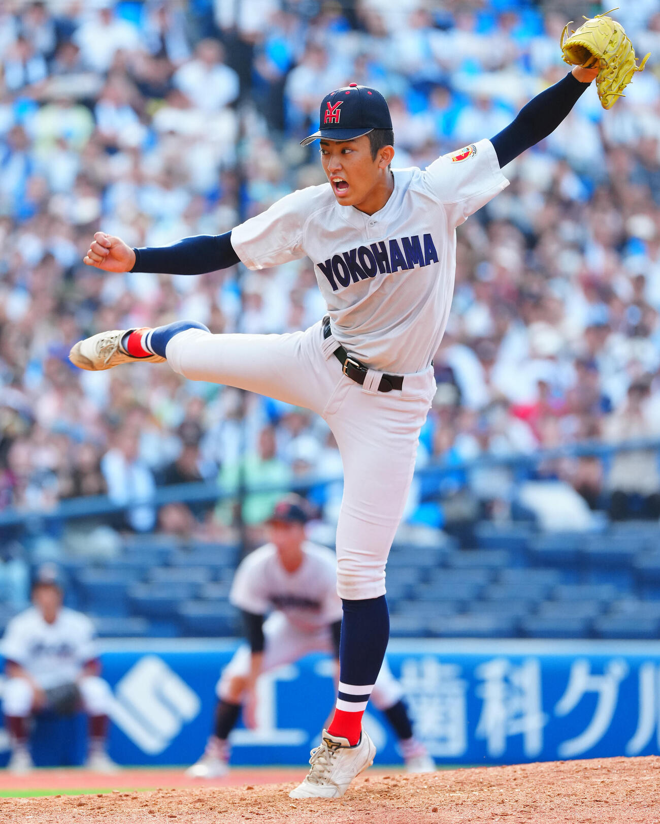 横浜対桐光学園　9回裏、力投する横浜先発の織田翔希（撮影・垰建太）