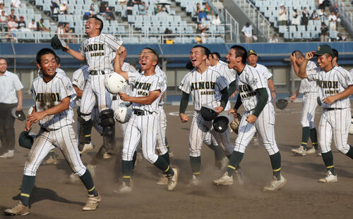 高校野球】箕面学園が劇勝で初決勝 大けが乗り越え橋本龍汰主将が