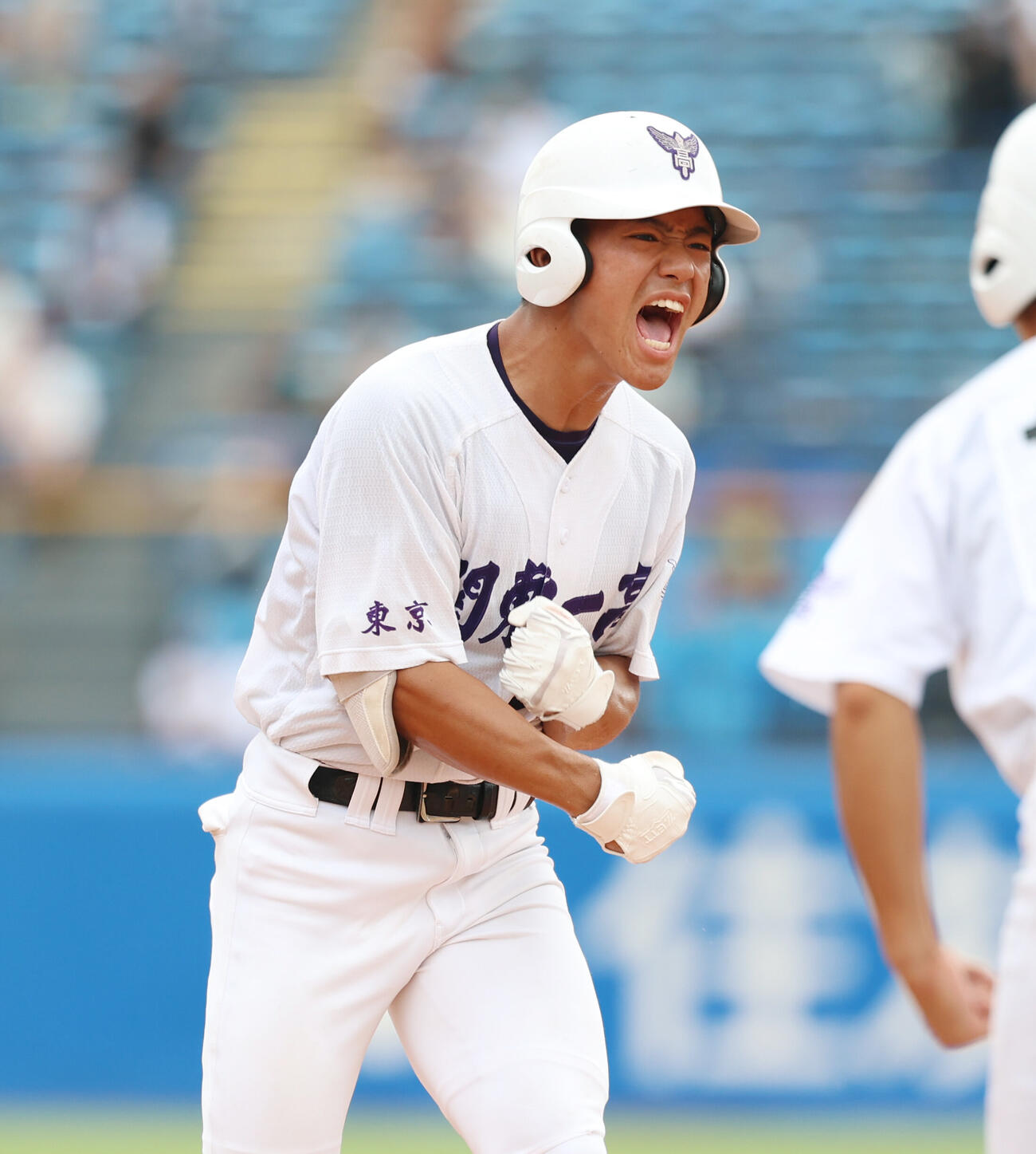 二松学舎大付対関東第一　1回裏関東第一1死一、三塁、適時打を放ち声を上げる井口瑛太（撮影・増田悦実）