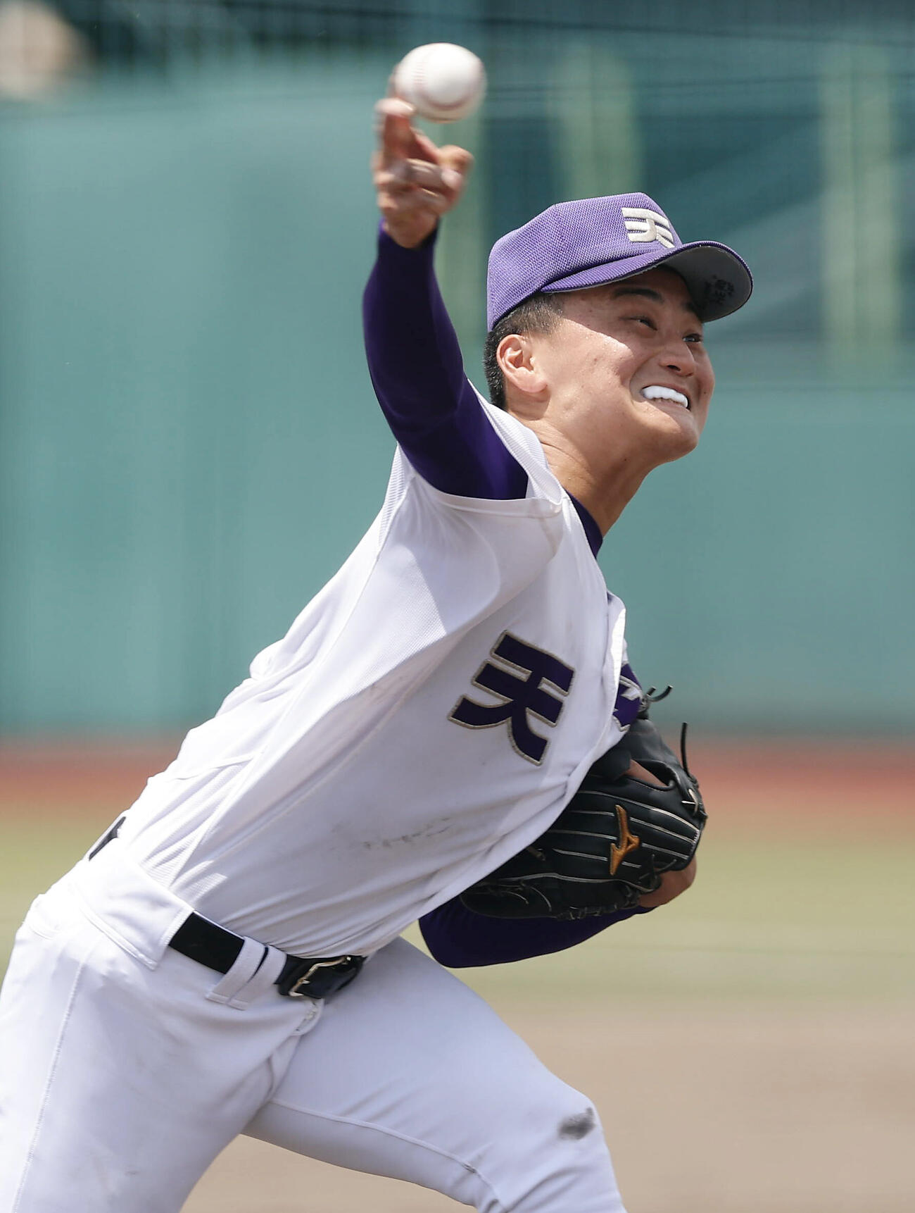 天理対奈良大付　力投する天理先発の長尾亮大（撮影・前田充）