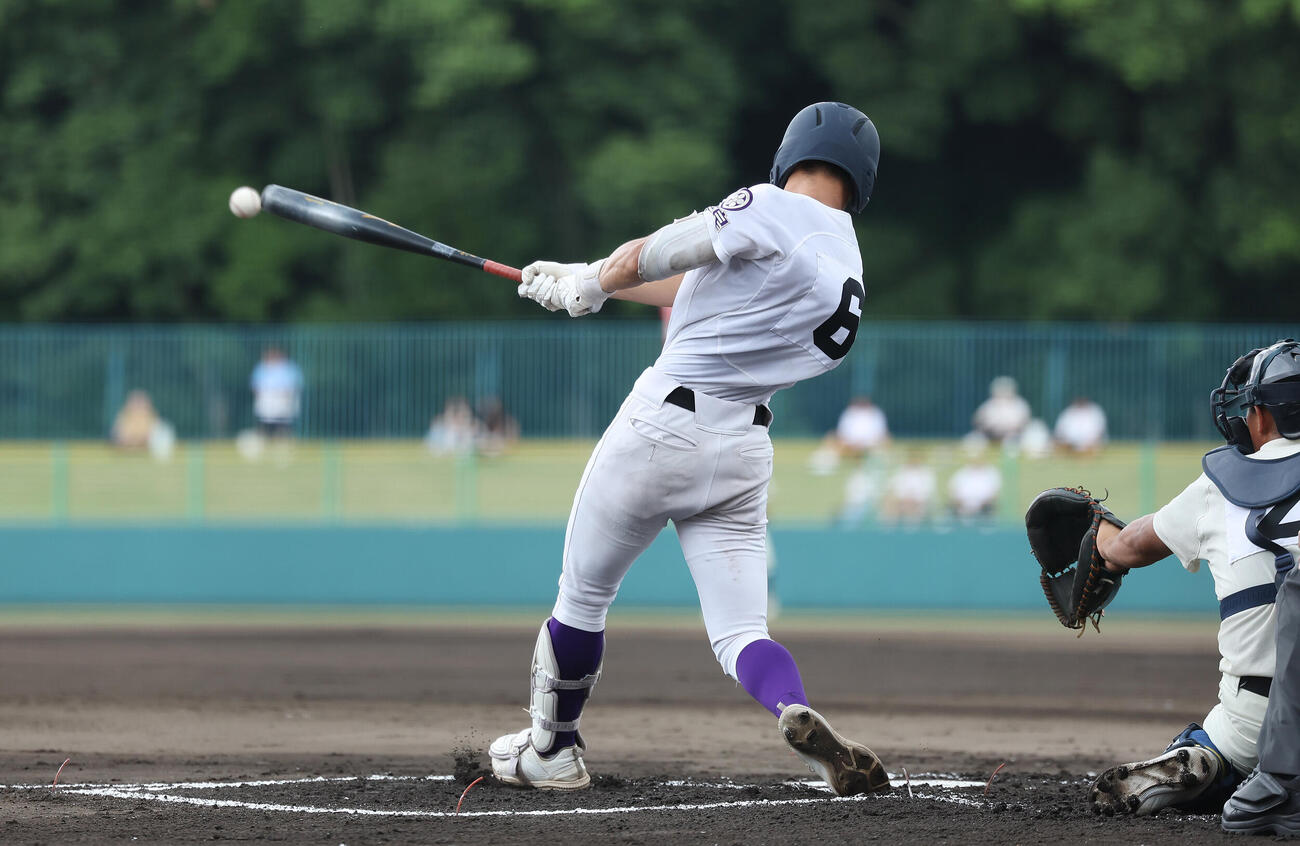 天理対奈良大付　1回表天理2死二塁、先制適時二塁打を放つ金本相有（撮影・前田充）