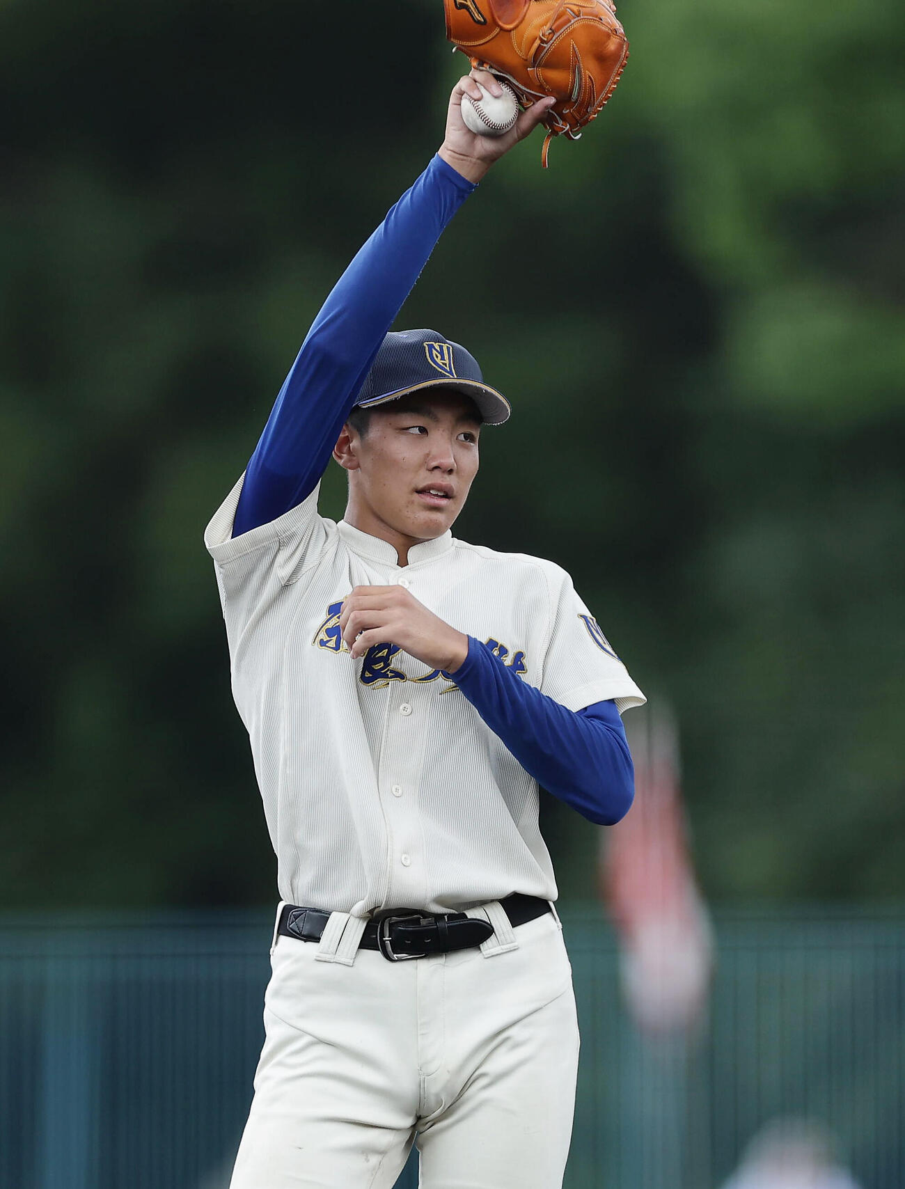 1回表、天理に先制を許した奈良大付先発の新城楓雅（撮影・前田充）