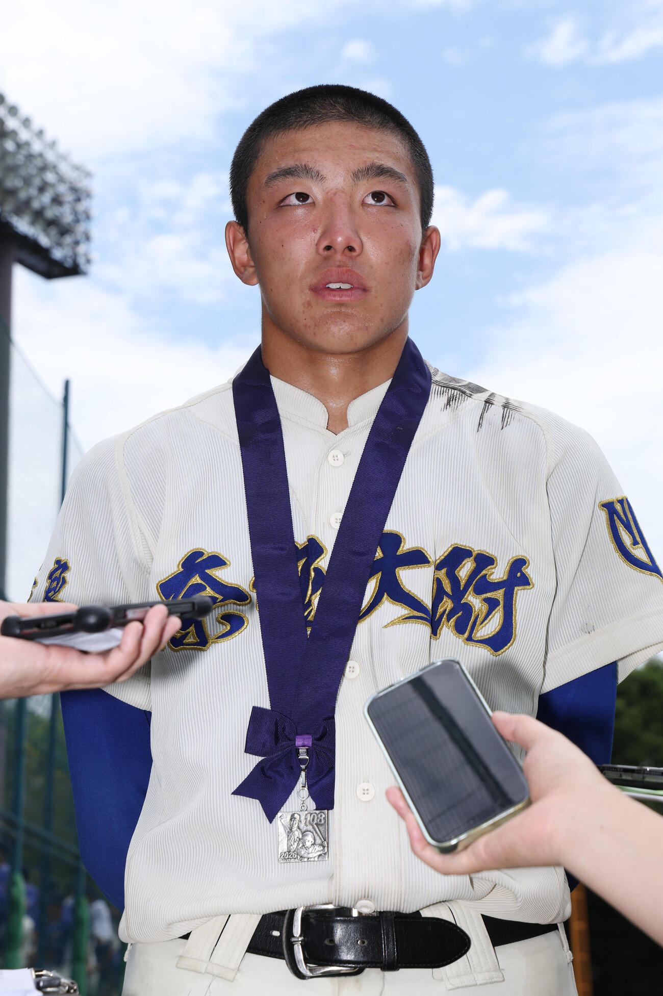 天理対奈良大付　試合後、取材に応じる奈良大付・新城楓雅（撮影・前田充）