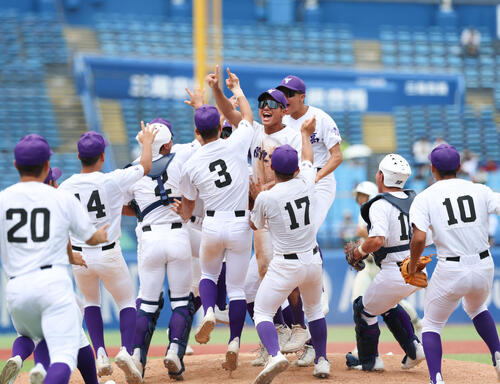 【高校野球】関東第一・米沢貴光監督、３連覇に「逃げずに彼らが向かってってくれた」／一問一答