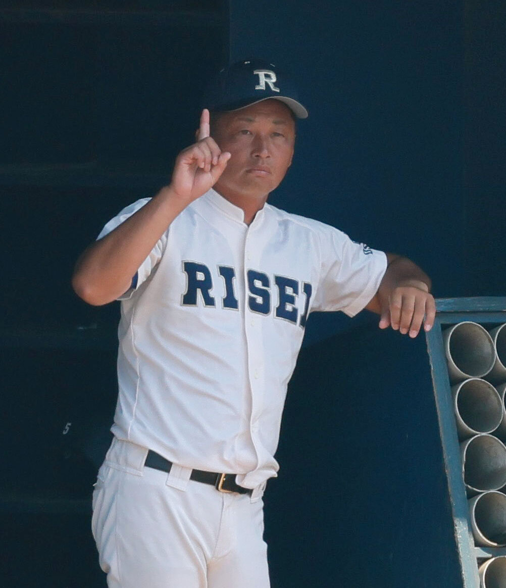 履正社対箕面学園　選手に指示を出す履正社の多田晃監督（撮影・上山淳一）