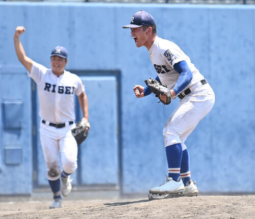 優勝を決め雄たけびをあげる石橋大季(右)(撮影・石井愛子)