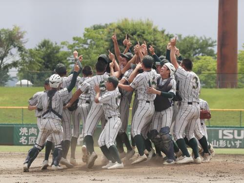 【高校野球】鶴岡東２年ぶり夏甲子園、小山蒼空完封「メンバー外の仲間の気持ち背負った」／山形