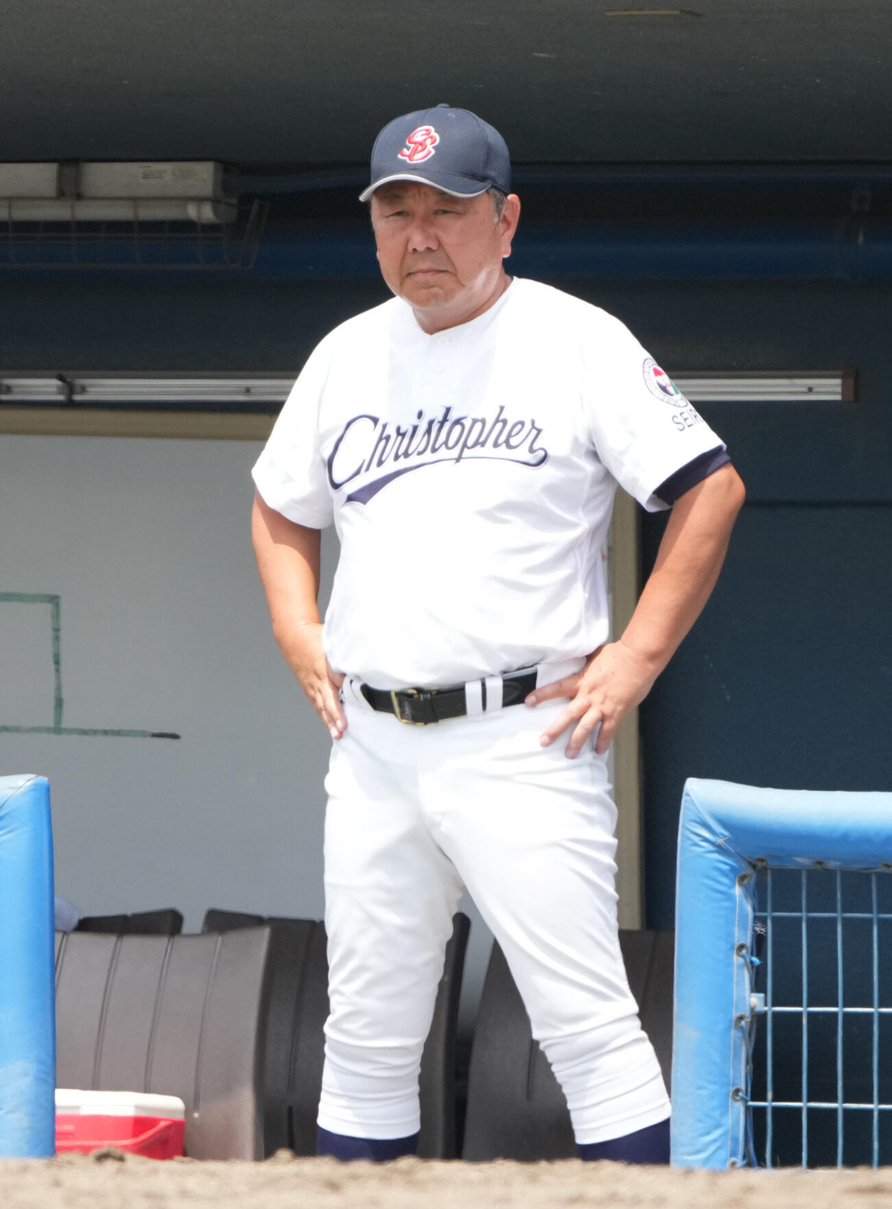 常葉大菊川対聖隷クリストファー　5回表、ベンチから試合を見つめる聖隷クリストファー田中公隆監督（撮影・森本幸一）