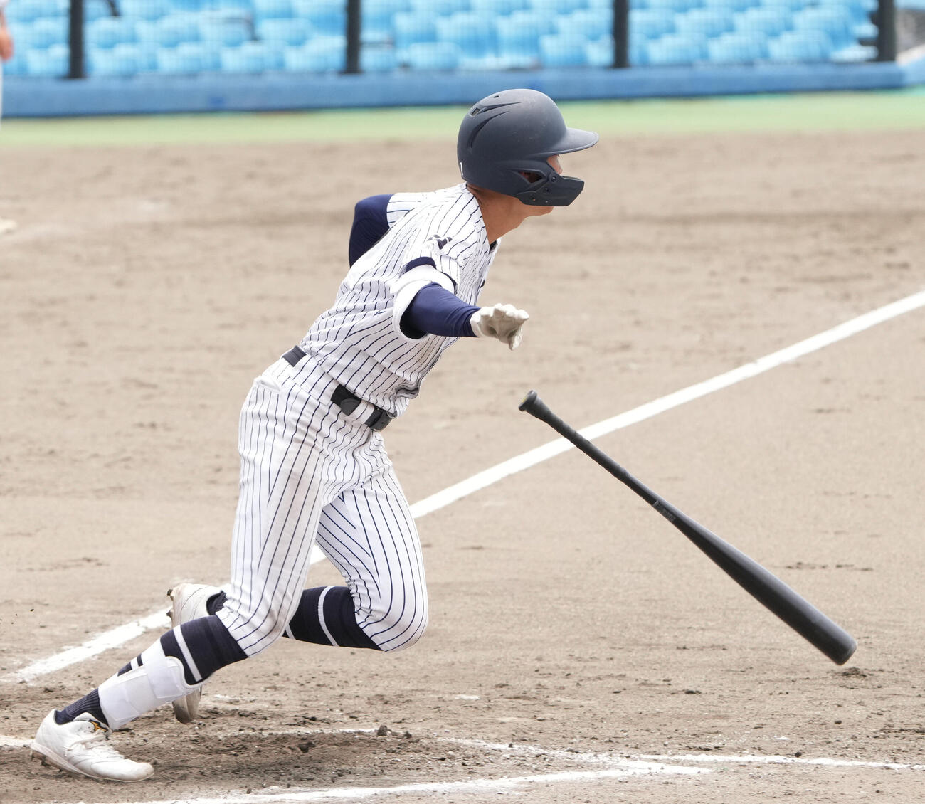 常葉菊川対聖隷クリストファー9回表常葉大菊川無死二塁、安打を放つ佐藤大介（撮影・森本幸一）