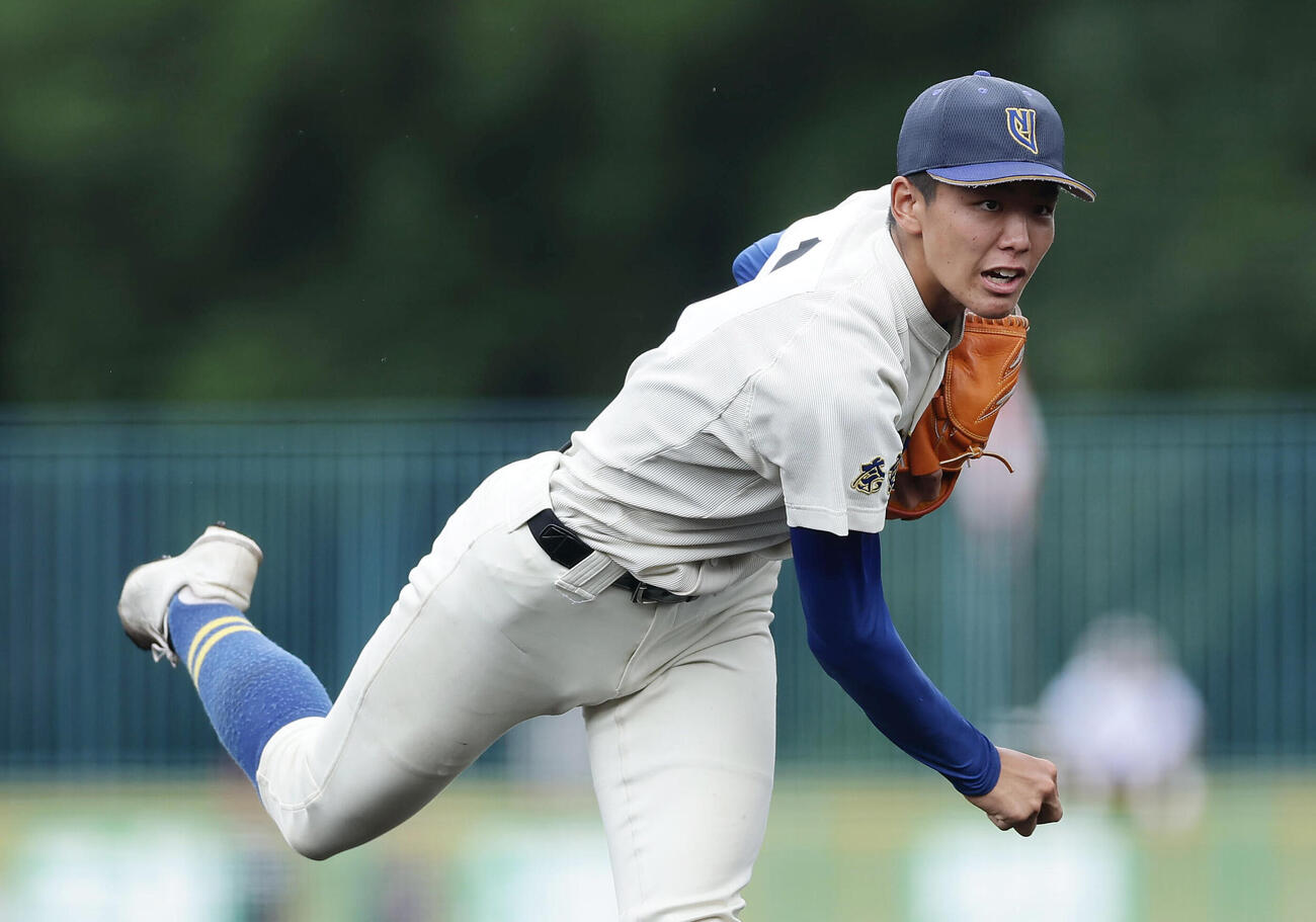 力投する奈良大付先発の新城楓雅（撮影・前田充）