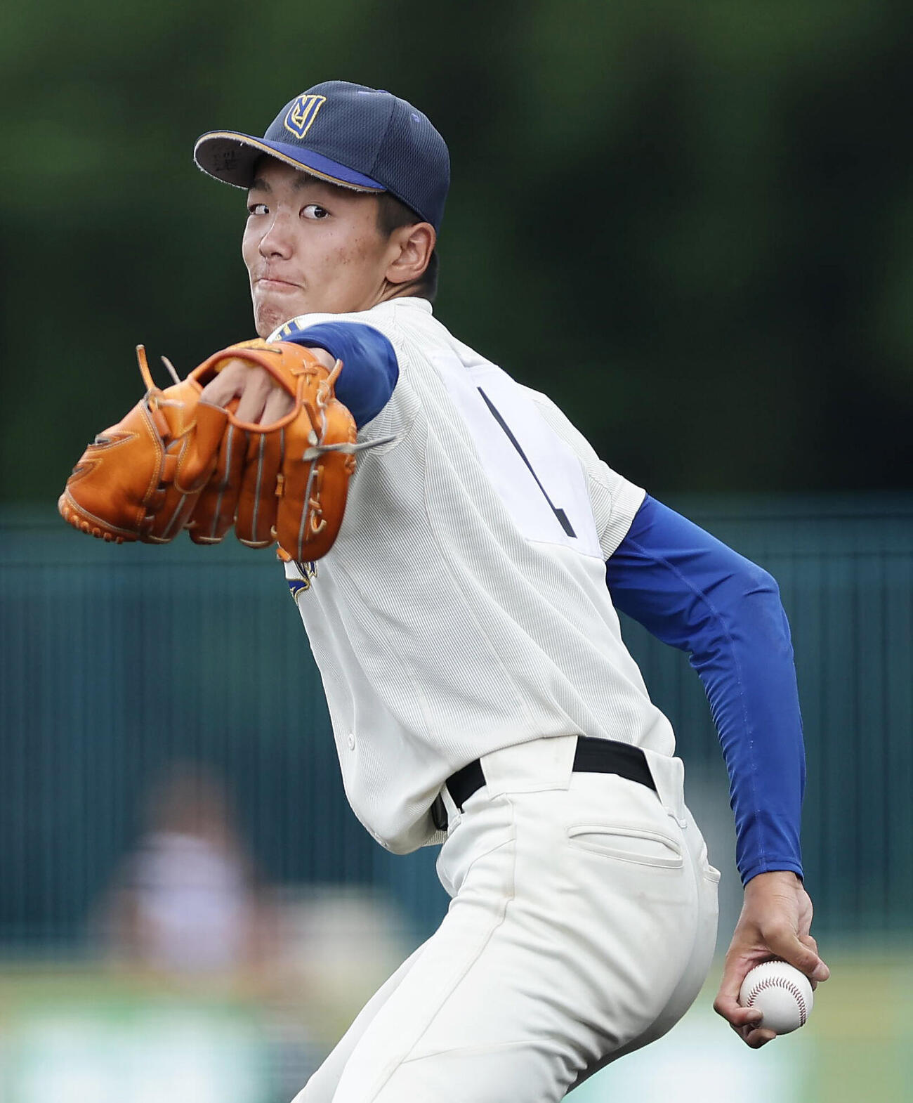 天理対奈良大付　力投する奈良大付先発の新城楓雅（撮影・前田充）