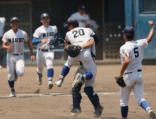 【高校野球】「大阪２強」の履正社が２桁得点の圧勝で３年ぶりの甲子園出場