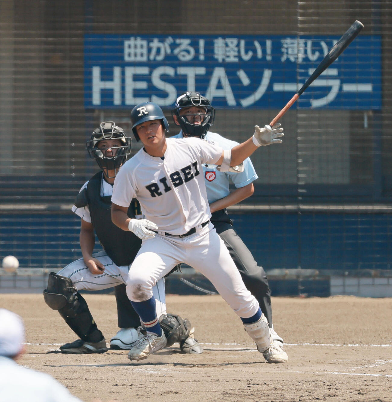 履正社対箕面学園　4回表履正社1死二塁、辻竜乃介は中前適時打を放つ（撮影・上山淳一）