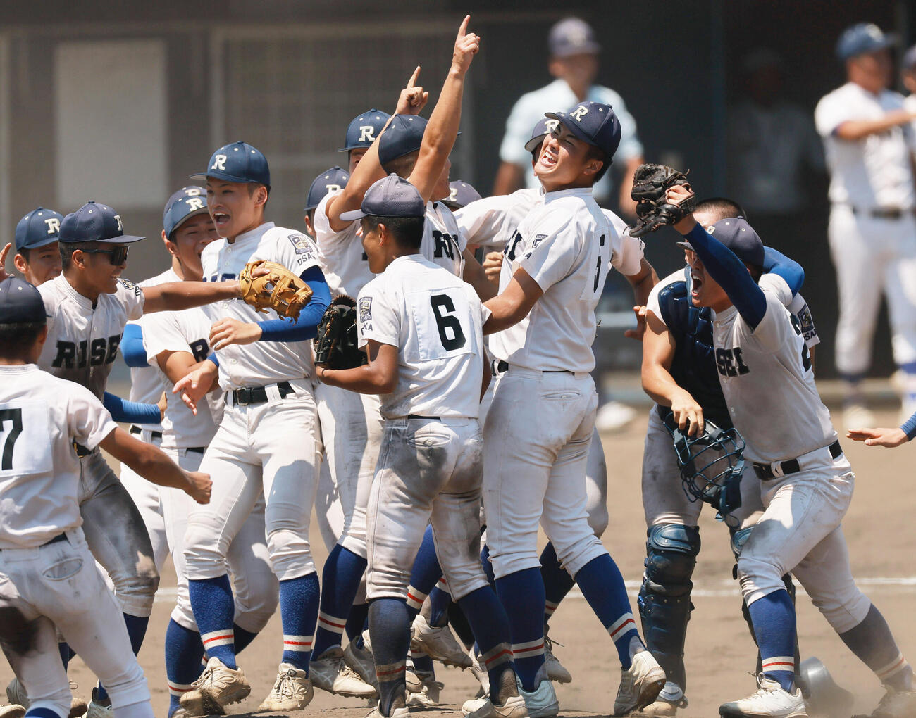 履正社対箕面学園　大阪大会を制し、歓喜する履正社ナイン（撮影・上山淳一）