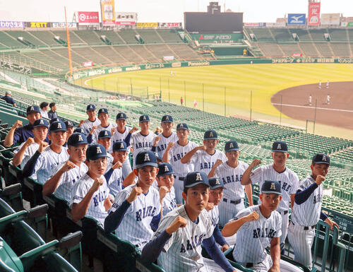 【甲子園練習】有明ナイン20人が参加　30日には高見一茂監督ら28人で関西入り