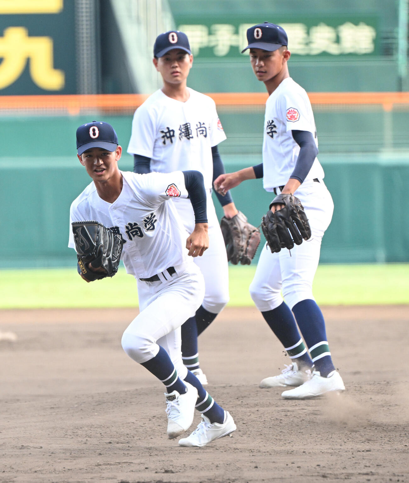 甲子園でノックを受ける沖縄尚学・久高大瑚（撮影・和賀正仁）