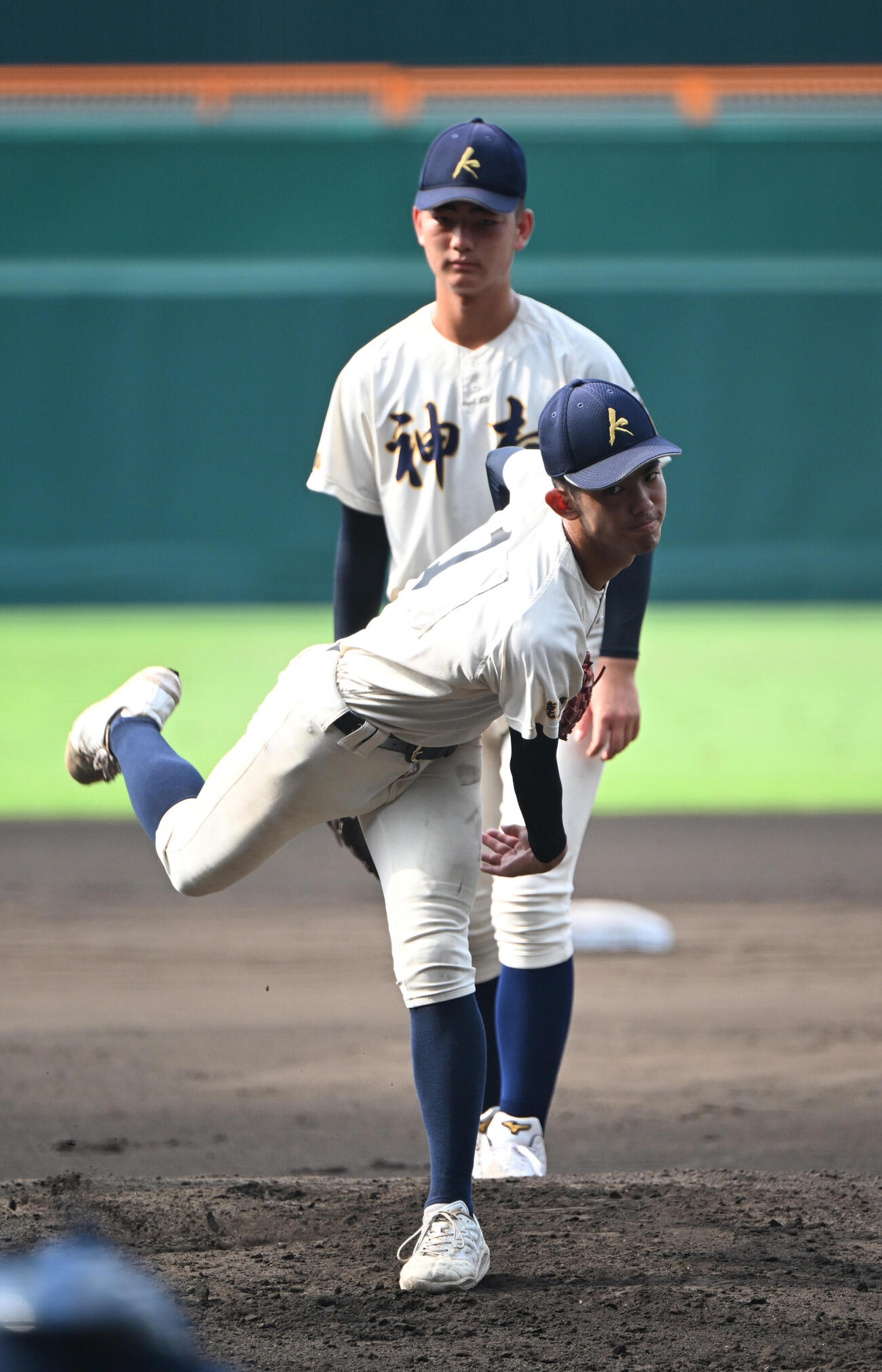 甲子園のマウンドでシャドーする神村学園・龍頭汰樹（撮影・和賀正仁）