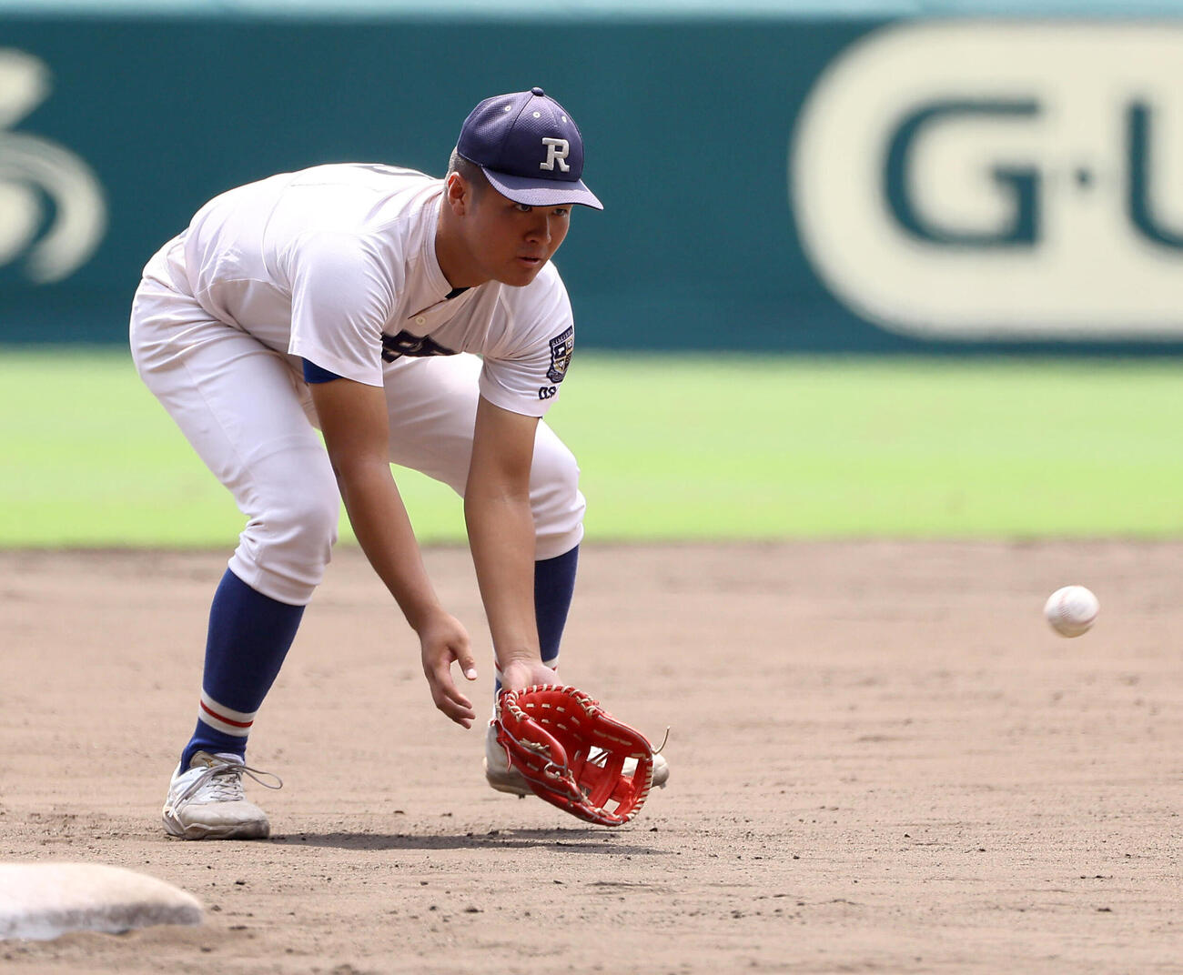 甲子園球場でノックを受ける履正社・辻竜乃介主将（撮影・上田博志）
