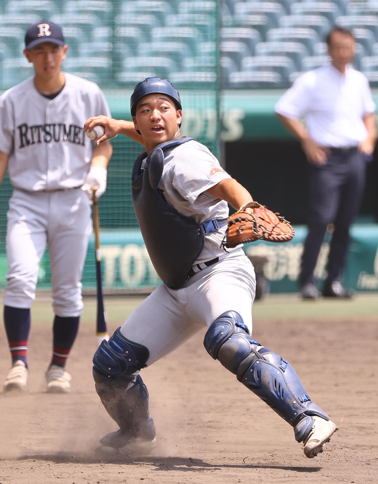 送球練習をする立命館宇治・江原雅登主将（撮影・上田博志）