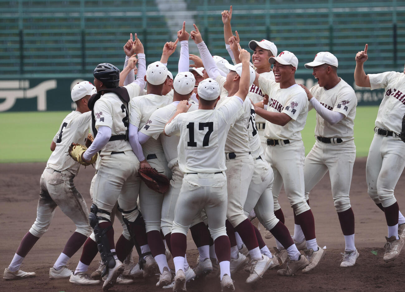 優勝を決めた東筑ナイン（2026年7月撮影）