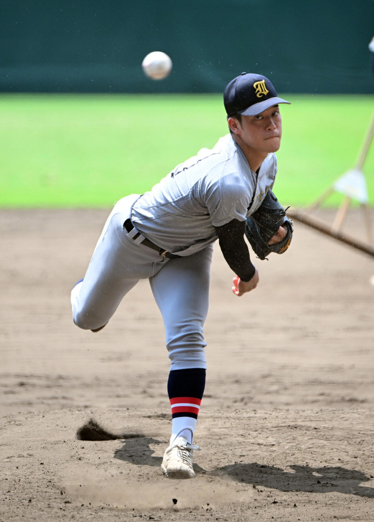甲子園のマウンドで投球する仙台育英・梶井湊斗（撮影・和賀正仁）