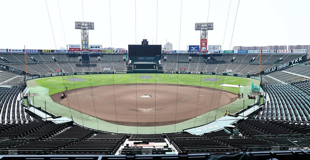 甲子園球場、全景（2025年4月撮影）