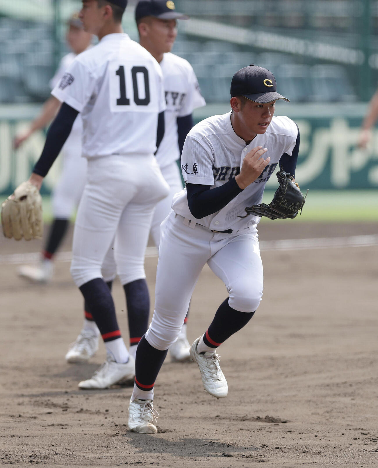 甲子園練習を行う中京・鈴木悠悟（手前）ら（撮影・前田充）