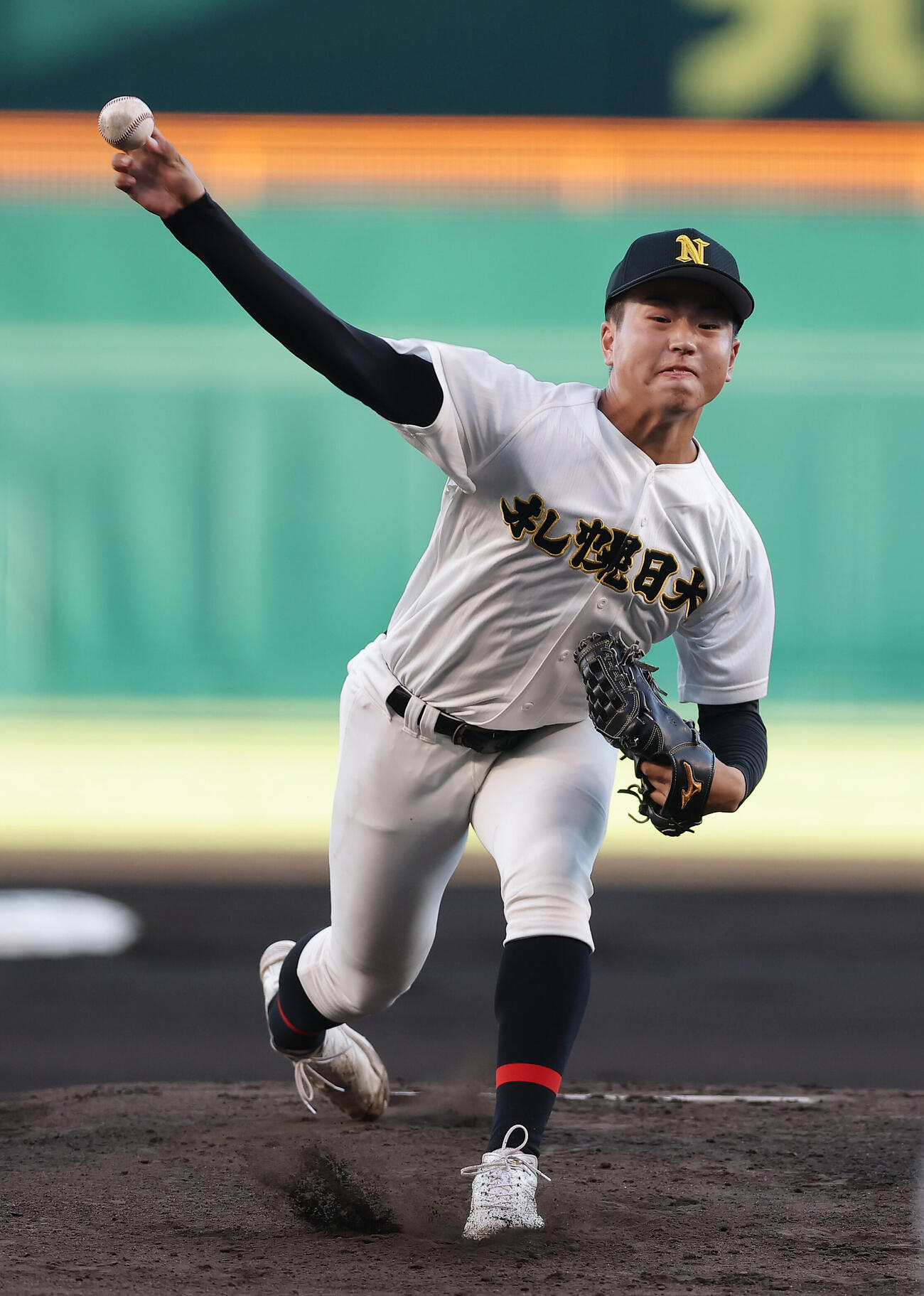 札幌日大対仙台育英　力投する札幌日大先発の石川瑛二朗（撮影・前田充）