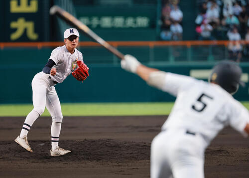 佐野日大対聖隷クリストファー　1回裏聖隷クリストファー2死、鈴木有は峯田琉生を空振り三振に仕留める（撮影・上山淳一）