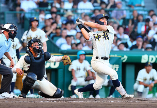 東筑対神村学園　6回裏神村学園1死、本塁打を放つ田中翔大（撮影・野上伸悟）