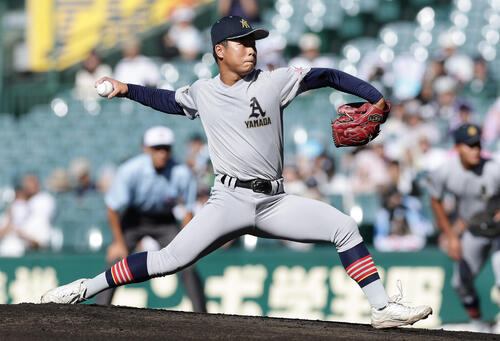 遊学館対青森山田 力投する青森山田先発の手代森爽来(撮影・前田充)