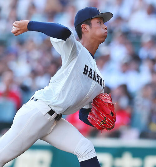 大分商対日本文理 力投する大分商・平田玲翔(撮影・野上伸悟)