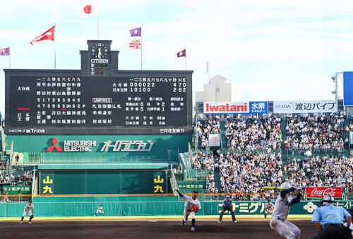 大分商対日本文理 力投する大分商・平田玲翔(撮影・野上伸悟)