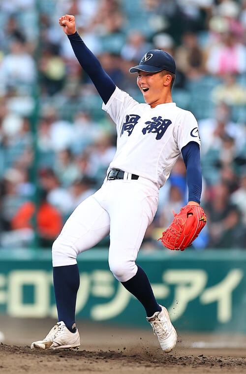 八王子実践対鳴門渦潮 6回表を抑え喜ぶ鳴門渦潮・西村大輝(撮影・野上伸悟)