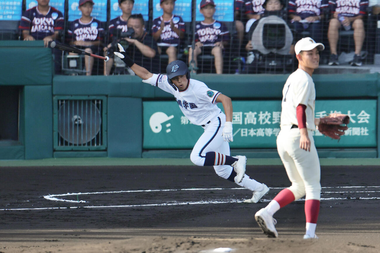 高川学園－高岡商　一回表高川学園2死、三沢は左前にチーム初安打を放つ。投手小久保