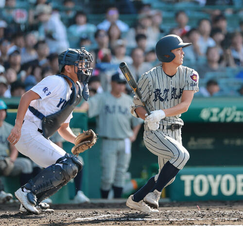 敦賀気比対横手　1回表敦賀気比2死一、三塁、後藤駿平は適時打を放つ（撮影・上山淳一）
