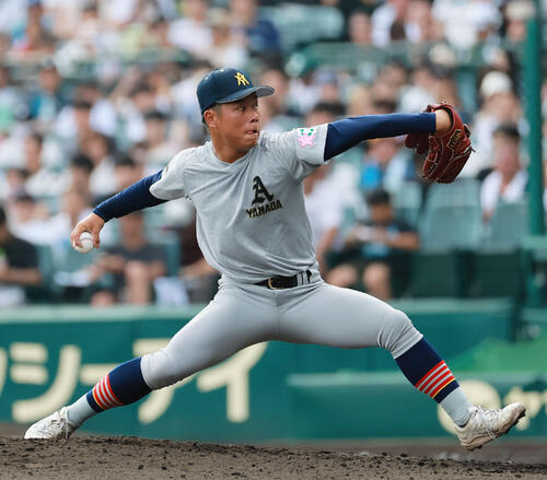 青森山田対東日本国際大昌平 力投する青森山田先発の手代森爽来(撮影・上山淳一)