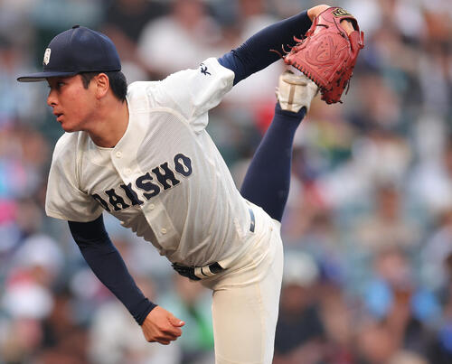 英明対大分商 先発登板で力投する大分商・米田泰志(撮影・河田真司)
