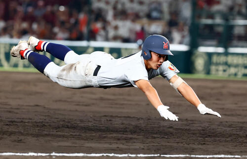 横浜対日南学園　7回表横浜2死二塁、千島大翼は中越え適時三塁打を放つ（撮影・加藤哉）