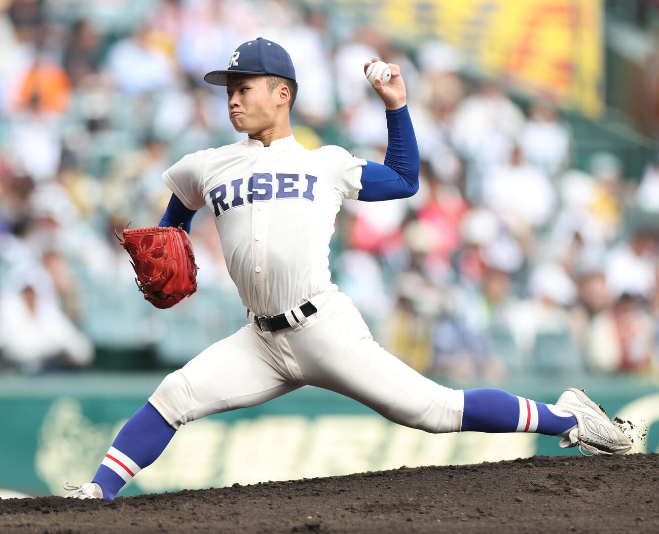 履正社対三重　先発登板で力投する履正社・上山篤慶（撮影・河田真司）