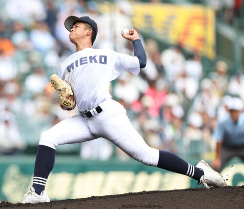 履正社対三重　先発登板で力投する三重・上田晴優（撮影・河田真司）