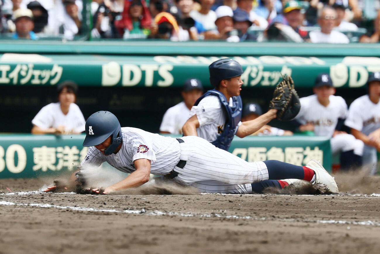 有明対東日本国際大昌平　8回表有明2死満塁、代打広沢遼太朗の逆転左前2点適時打で生還する二走西山享太郎（撮影・加藤哉）