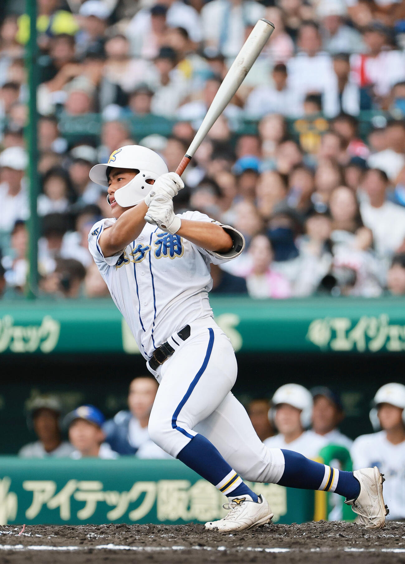 横浜対霞ケ浦　4回裏霞ケ浦無死一、三塁、渡辺航太は中飛を放ち犠飛とする（撮影・上山淳一）
