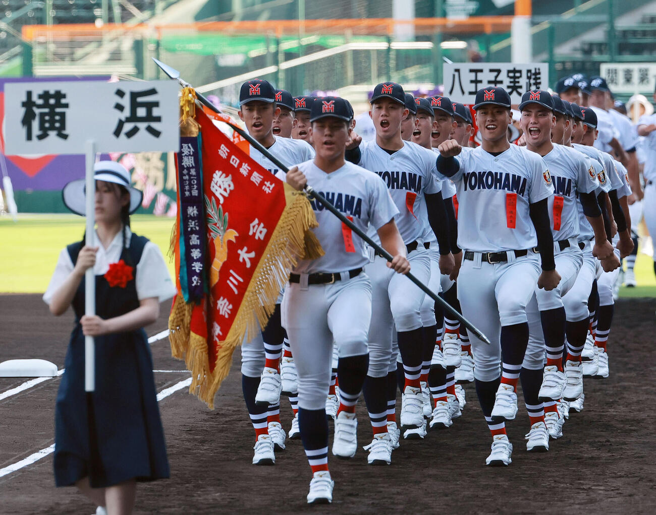 開会式のリハーサルで行進する横浜ナイン（撮影・上山淳一）
