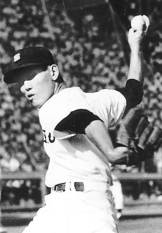 1958年、徳島商対魚津　延長18回を投げぬいた徳島商の板東英二